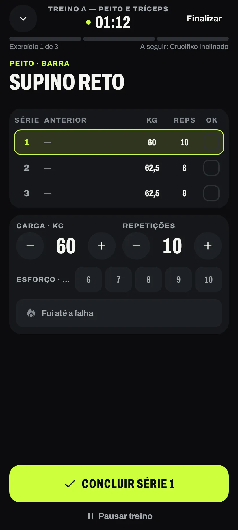 Tela de treino do UltimateFit: supino reto, série 1 com 60 kg e 10 repetições, e o botão Concluir série.